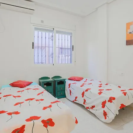 Holiday home Gorgeous In With Swimming Pool Torrevieja